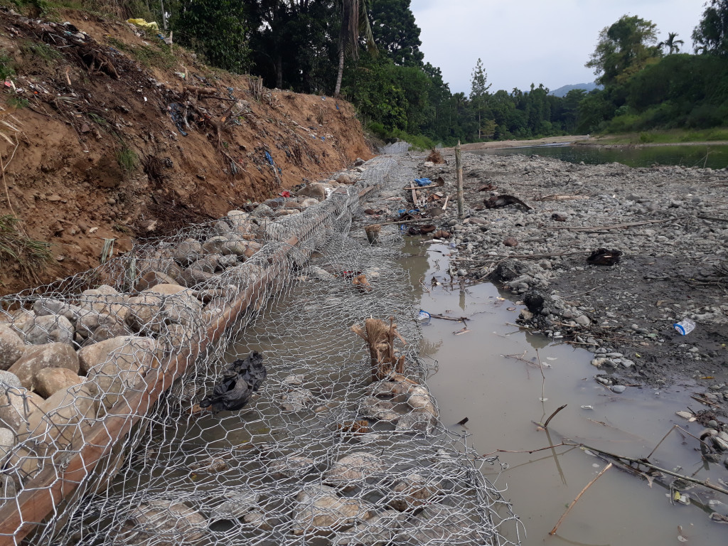 PEMBANGUNAN TANGGUL PENAHAN BANJIR (BRONJONG) DI DUSUN TUNONG GAMPONG MEUNASAH KULAM JUNI TAHUN 2020